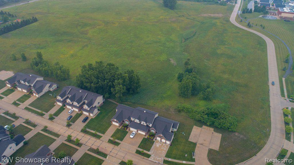 24601 ROSEMONT Drive, South Lyon, MI 48178 — Photo 2