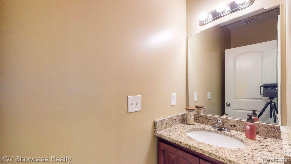 24601 ROSEMONT Drive, South Lyon, MI 48178 — Photo 14