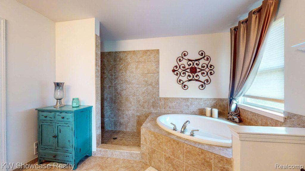 24601 ROSEMONT Drive, South Lyon, MI 48178 — Photo 17