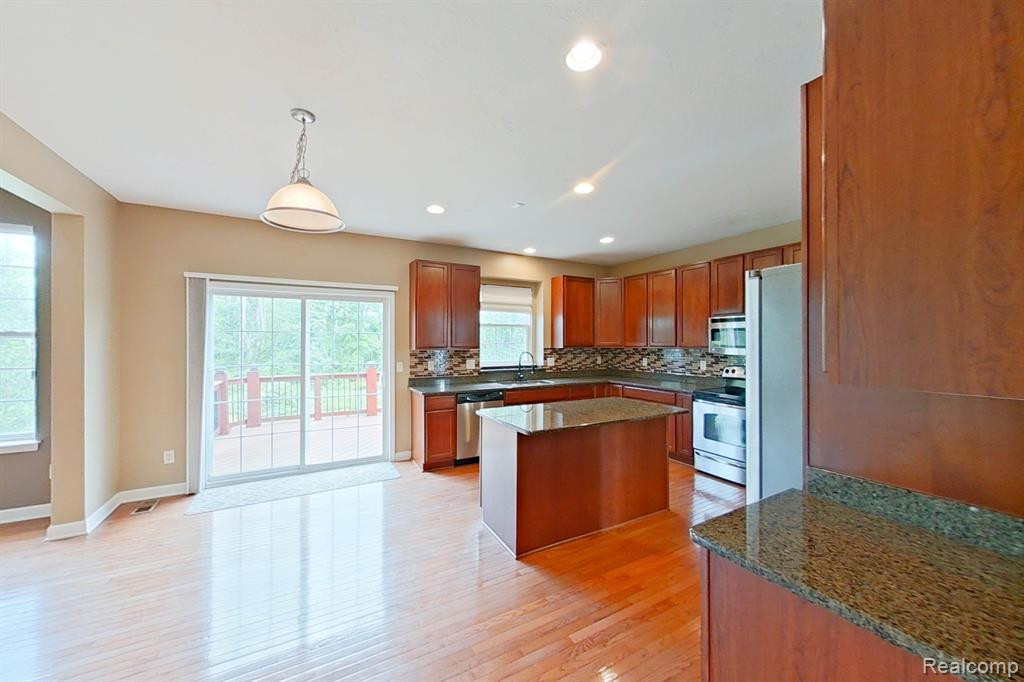 27147 VICTORIA Road, Novi, MI — Photo 17