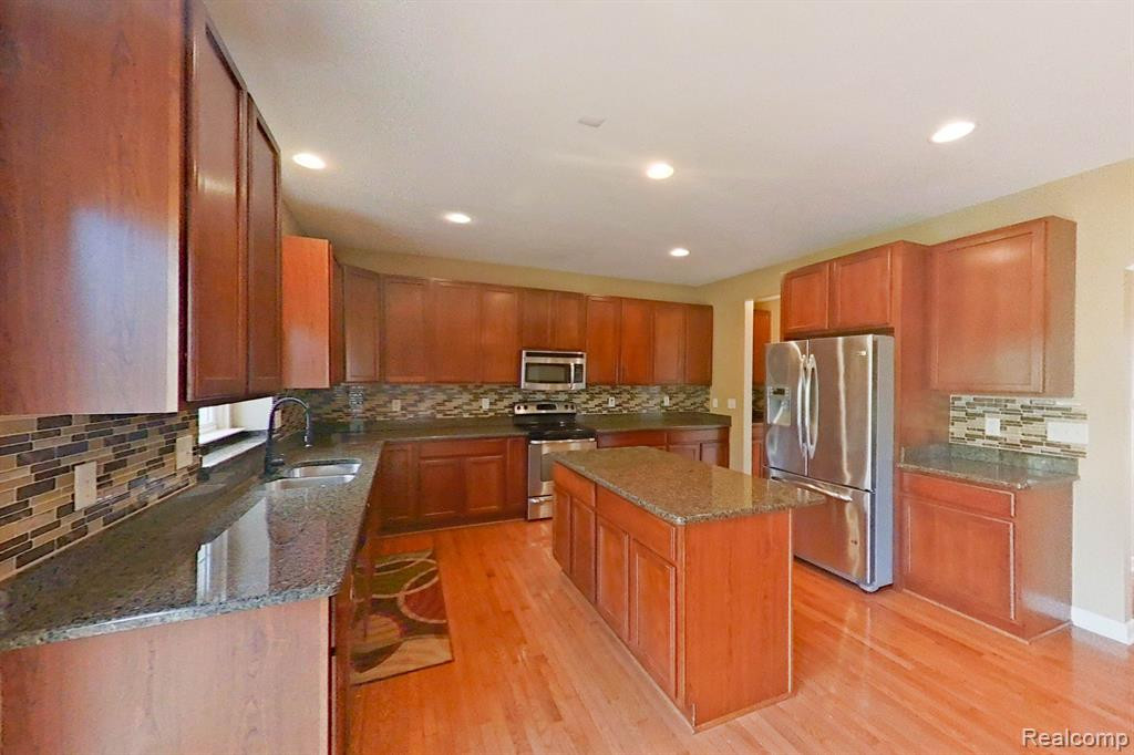 27147 VICTORIA Road, Novi, MI — Photo 18