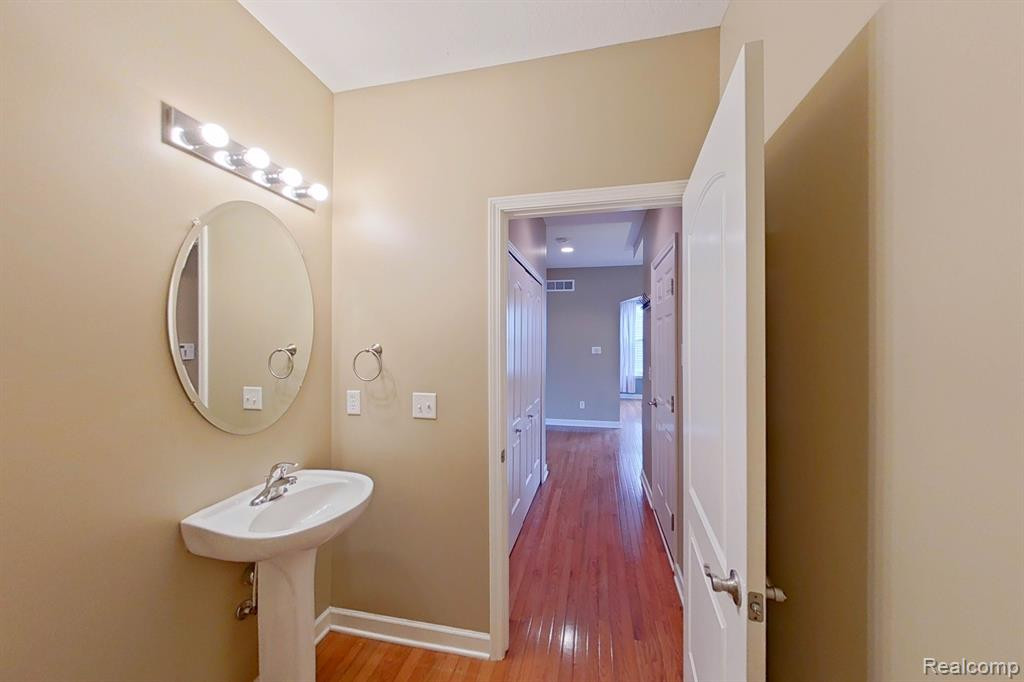 27147 VICTORIA Road, Novi, MI — Photo 22