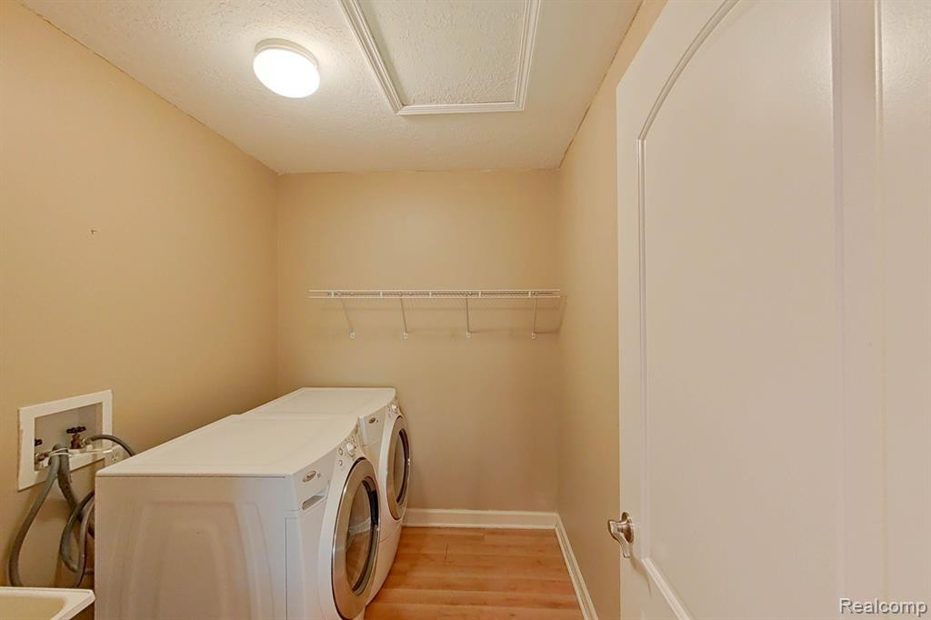 27147 VICTORIA Road, Novi, MI — Photo 39