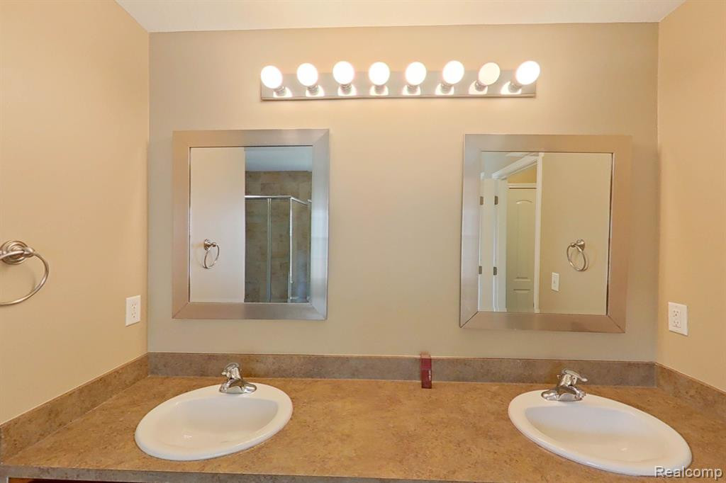 27147 VICTORIA Road, Novi, MI — Photo 46