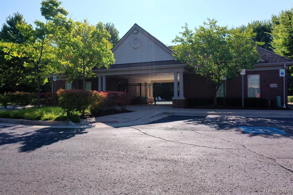 27147 VICTORIA Road, Novi, MI — Photo 73
