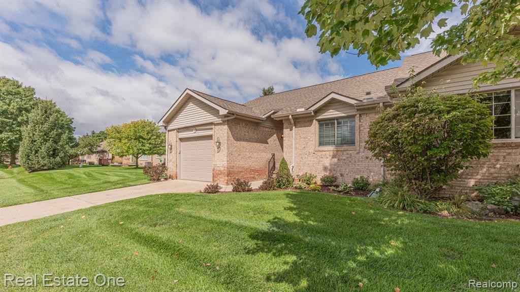 22215 Quail Run Circle, 1, South Lyon, MI 48178 — Photo 2