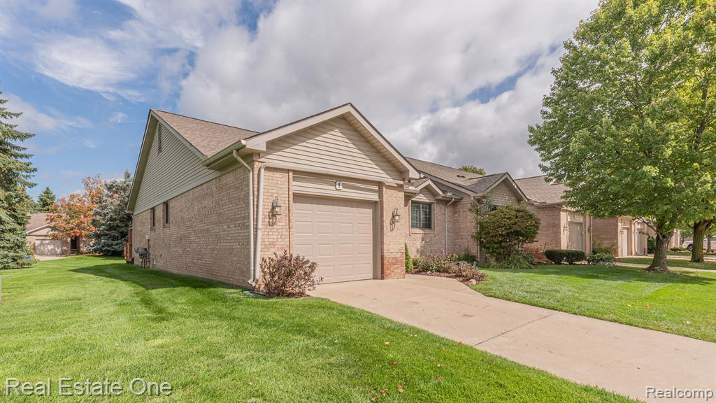 22215 Quail Run Circle, 1, South Lyon, MI 48178 — Photo 3