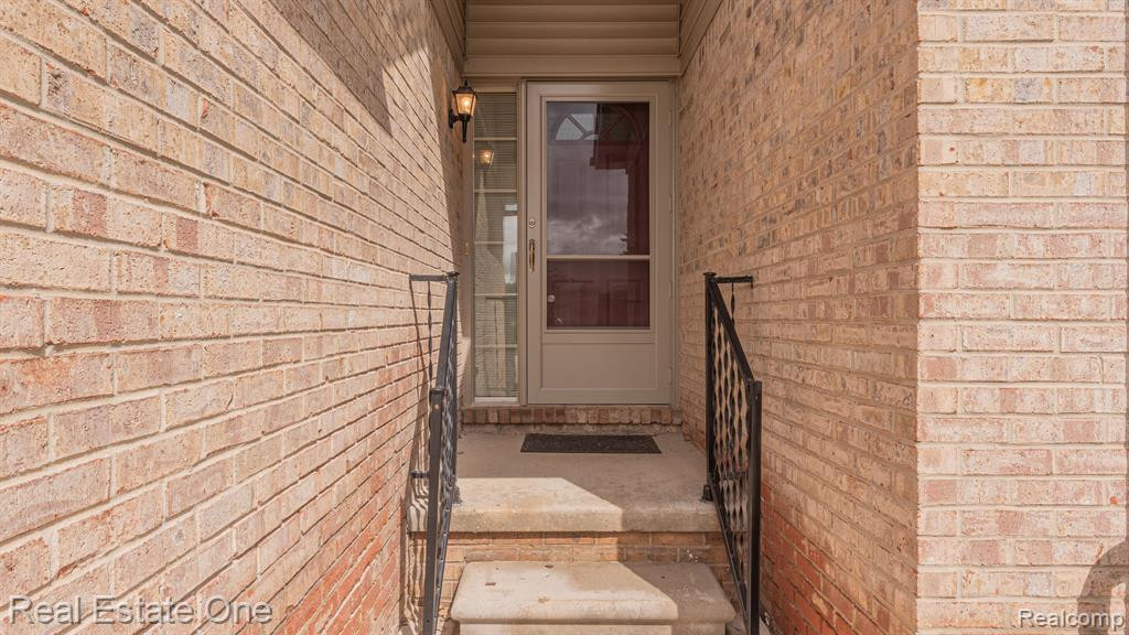 22215 Quail Run Circle, 1, South Lyon, MI 48178 — Photo 4