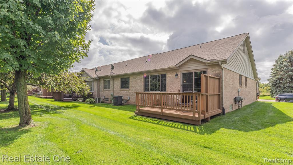 22215 Quail Run Circle, 1, South Lyon, MI 48178 — Photo 5