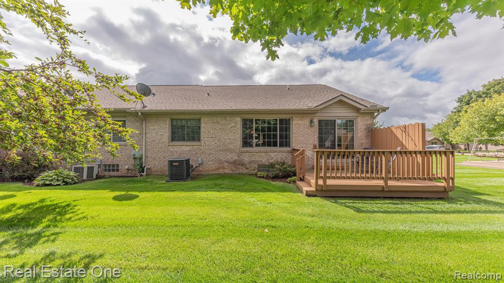 22215 Quail Run Circle, 1, South Lyon, MI 48178 — Photo 6