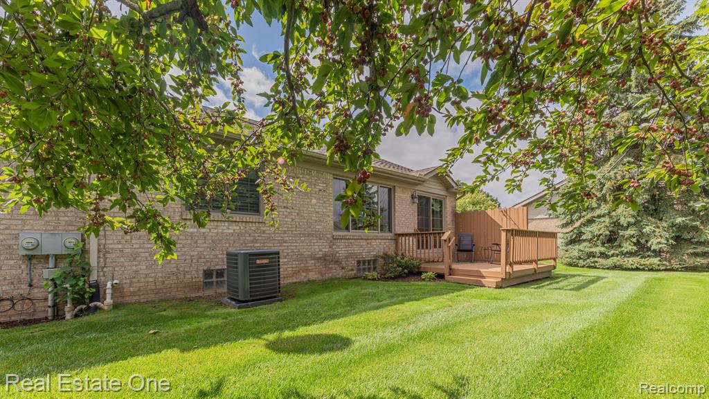 22215 Quail Run Circle, 1, South Lyon, MI 48178 — Photo 7