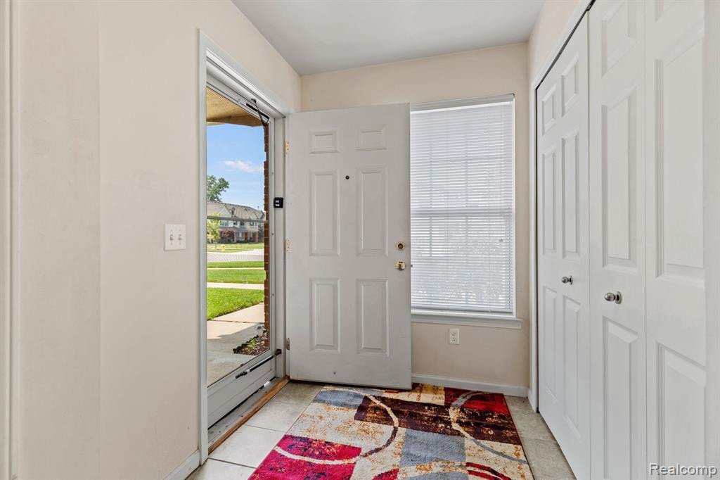 9400 NATURE VIEW Lane, Ypsilanti, MI 48197 — Photo 4