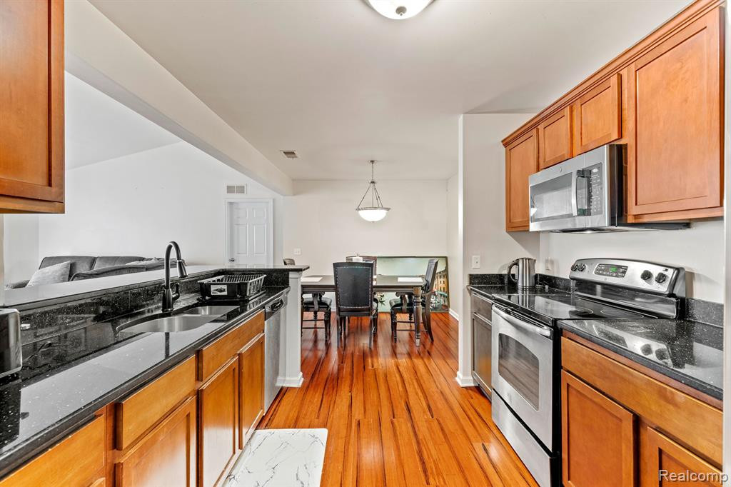 9400 NATURE VIEW Lane, Ypsilanti, MI 48197 — Photo 15