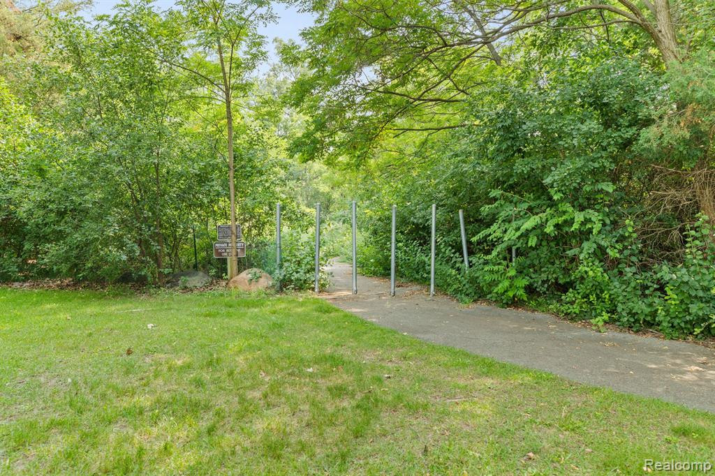 9400 NATURE VIEW Lane, Ypsilanti, MI 48197 — Photo 23