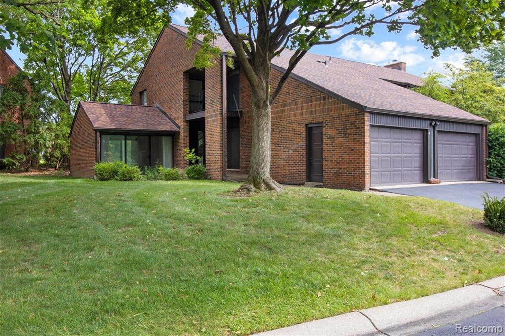 4 BROOKWOOD Lane, Dearborn, MI 48120 — front exterior
