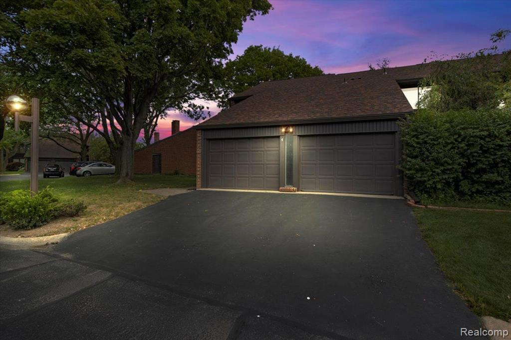 4 BROOKWOOD Lane, Dearborn, MI 48120 — Photo 5