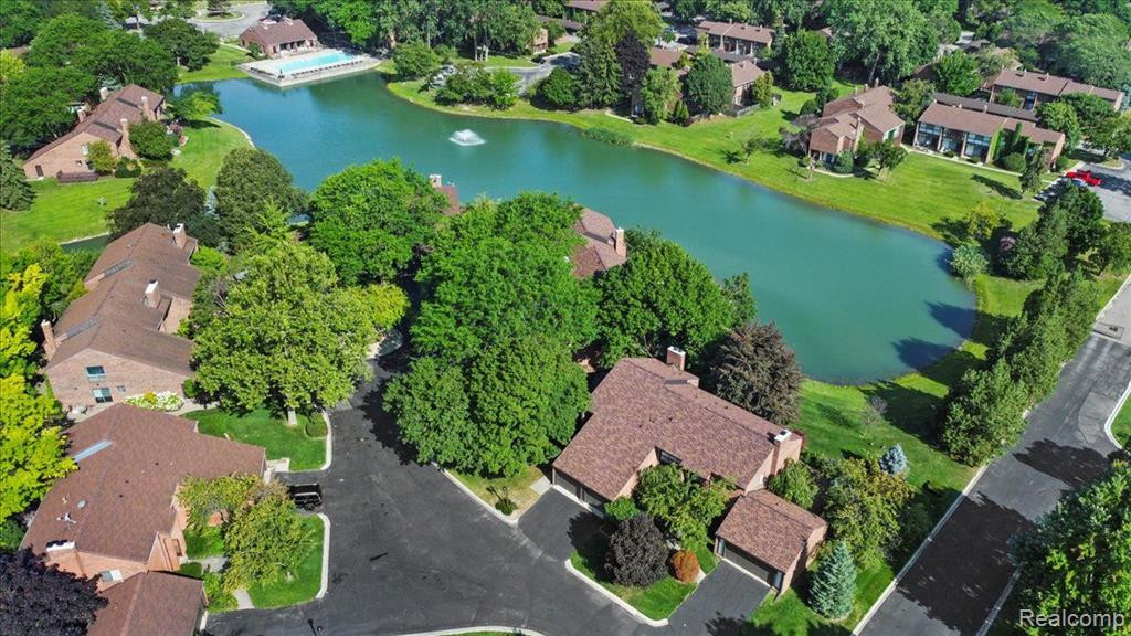 4 BROOKWOOD Lane, Dearborn, MI 48120 — Photo 8
