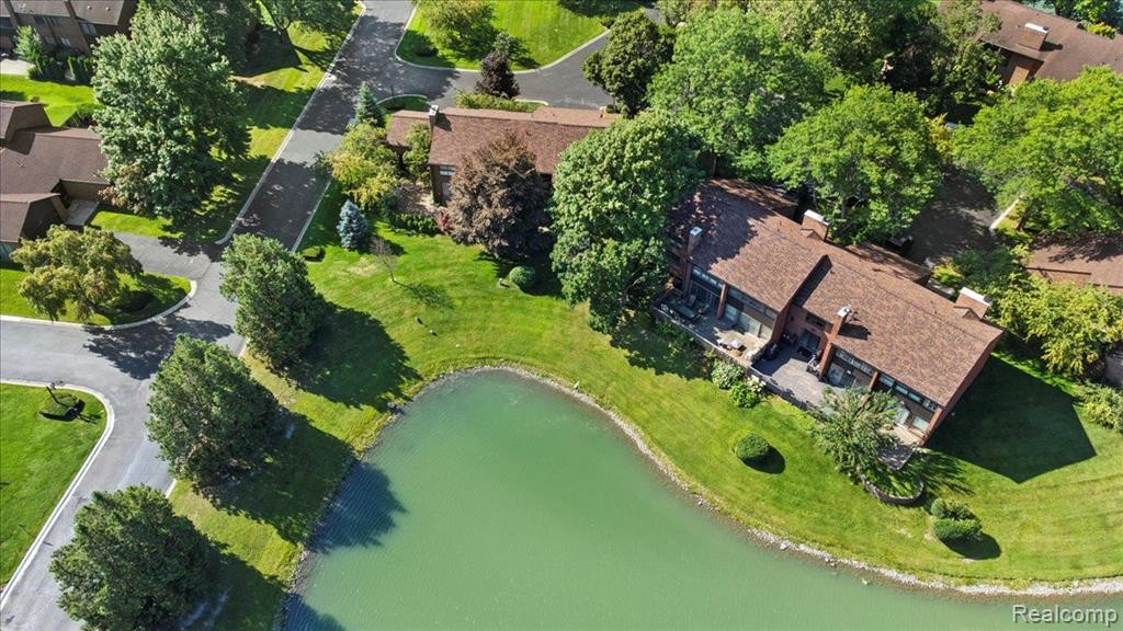 4 BROOKWOOD Lane, Dearborn, MI 48120 — Photo 10
