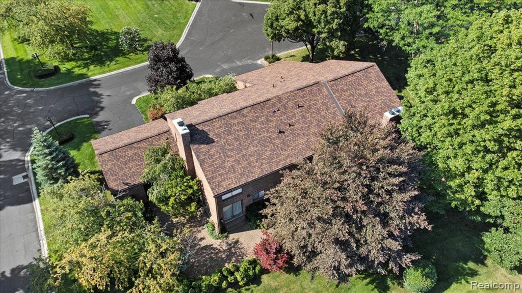 4 BROOKWOOD Lane, Dearborn, MI 48120 — Photo 12