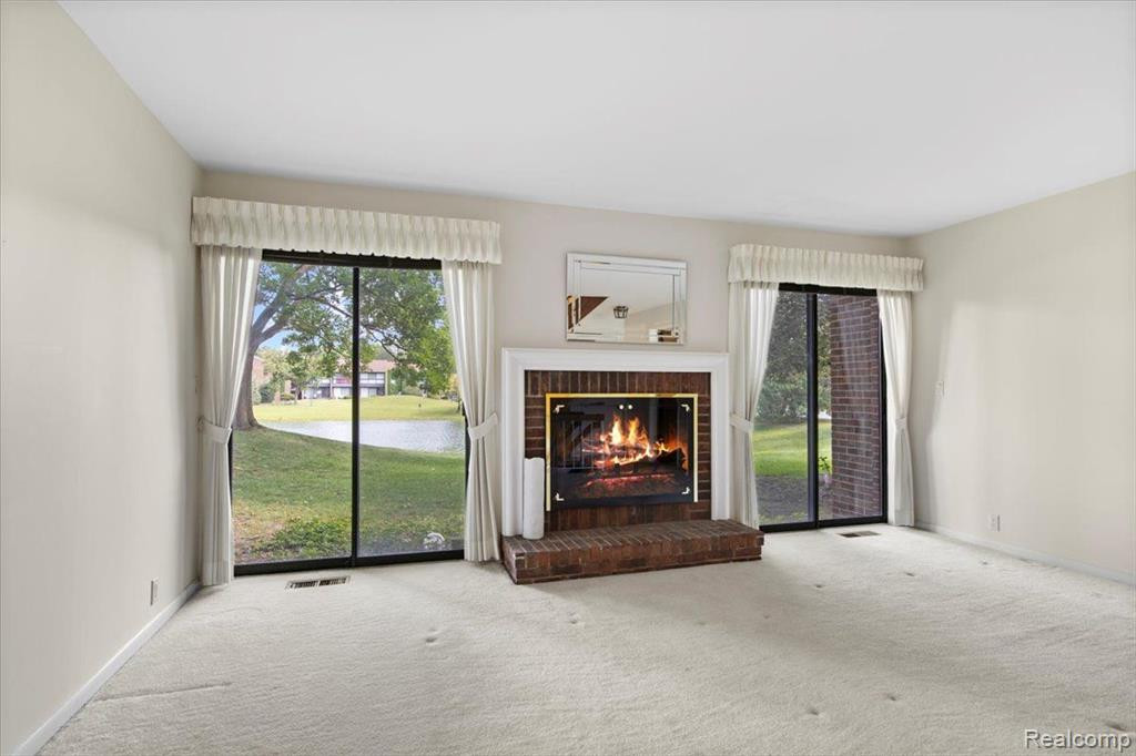 4 BROOKWOOD Lane, Dearborn, MI 48120 — Photo 18