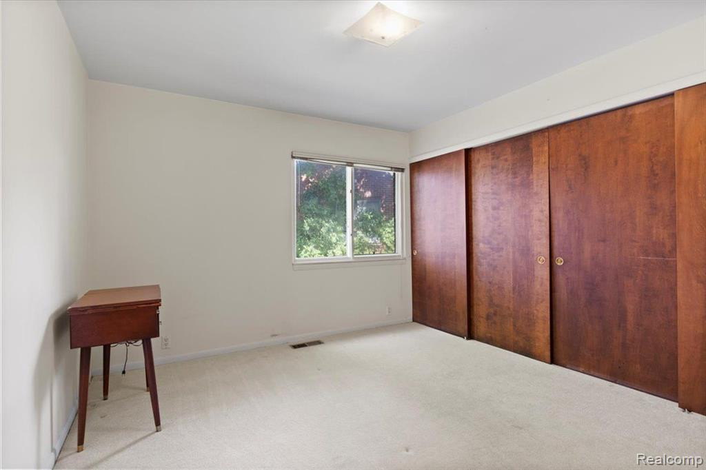 4 BROOKWOOD Lane, Dearborn, MI 48120 — Photo 24