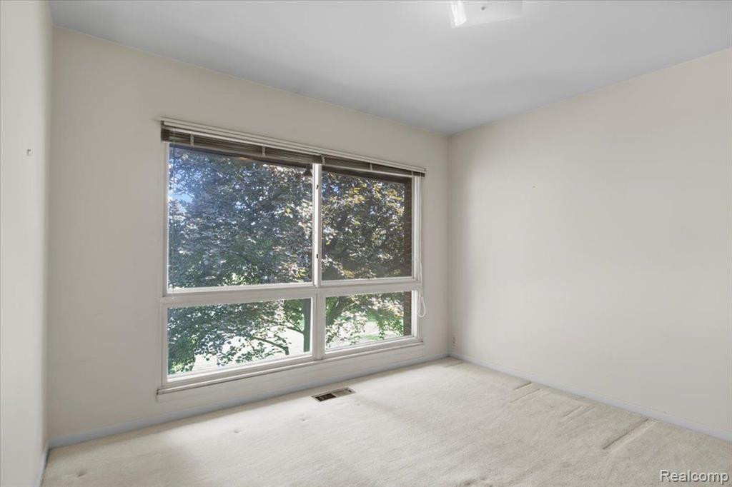 4 BROOKWOOD Lane, Dearborn, MI 48120 — Photo 25