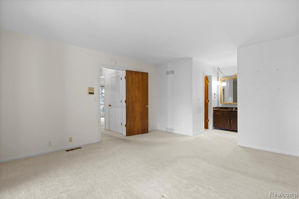 4 BROOKWOOD Lane, Dearborn, MI 48120 — Photo 28