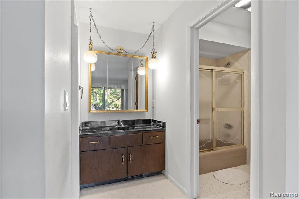 4 BROOKWOOD Lane, Dearborn, MI 48120 — Photo 29
