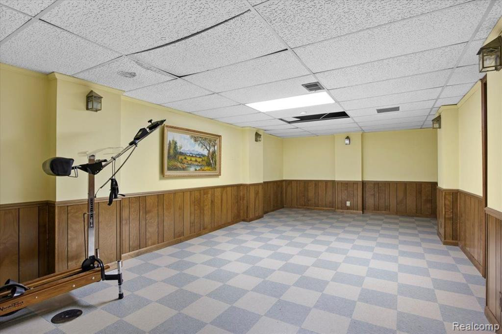 4 BROOKWOOD Lane, Dearborn, MI 48120 — Photo 32