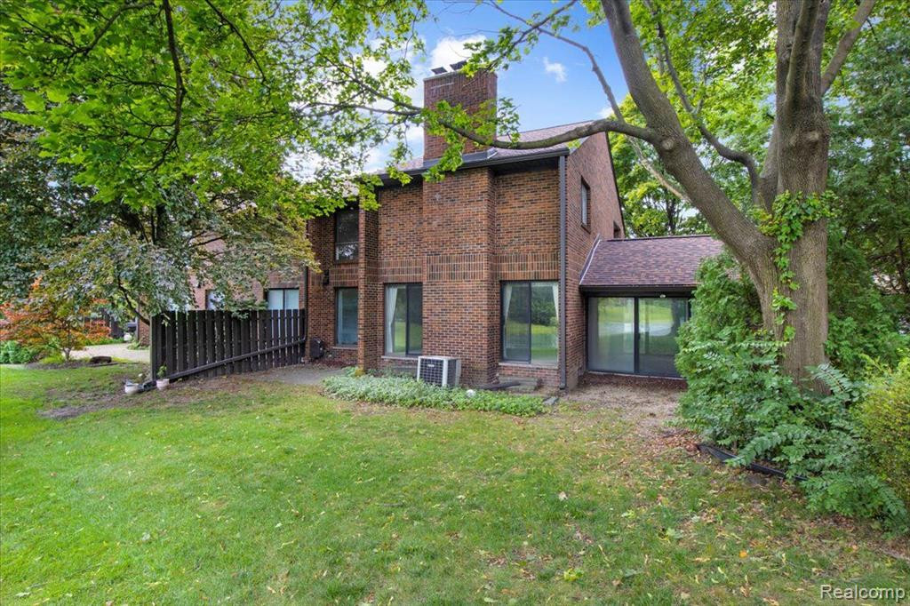 4 BROOKWOOD Lane, Dearborn, MI 48120 — Photo 33