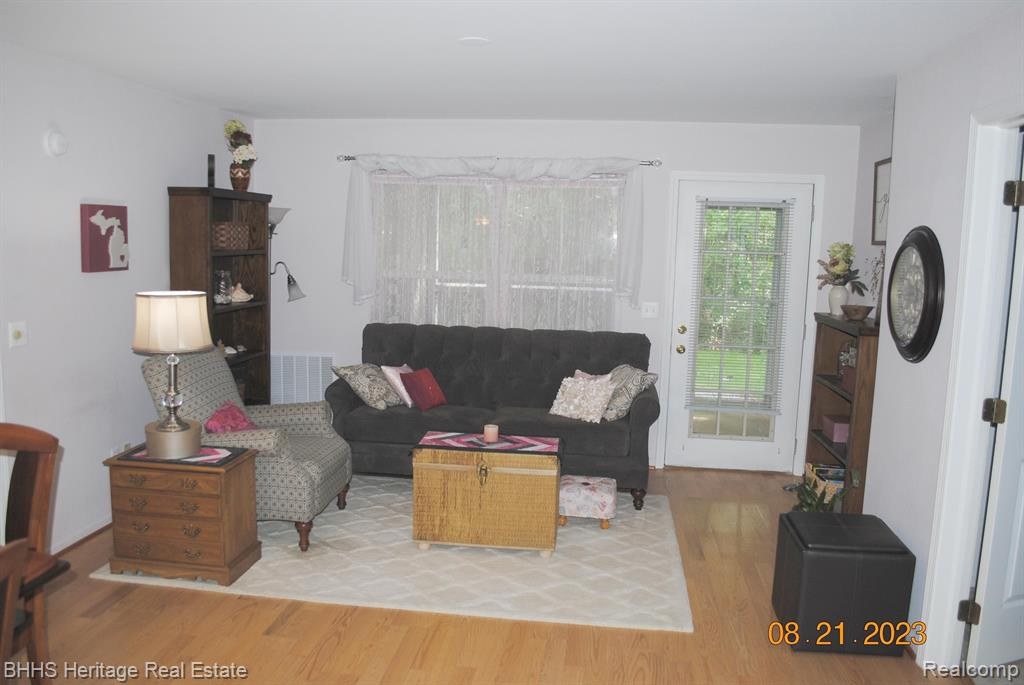 613 CURZON Court, 103, Howell, MI 48843 — Photo 4