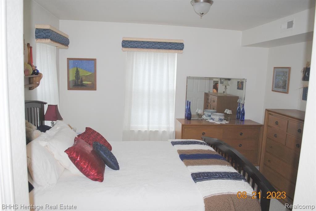 613 CURZON Court, 103, Howell, MI 48843 — Photo 12