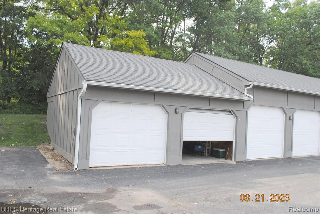 613 CURZON Court, 103, Howell, MI 48843 — Photo 16