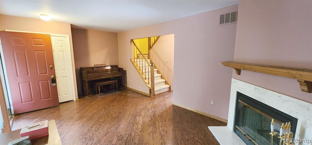 260 WIND WAY Drive, Walled Lake, MI 48390 — Photo 4