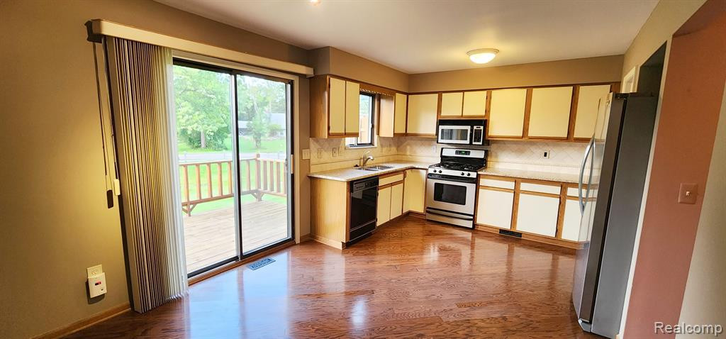 260 WIND WAY Drive, Walled Lake, MI 48390 — Photo 6