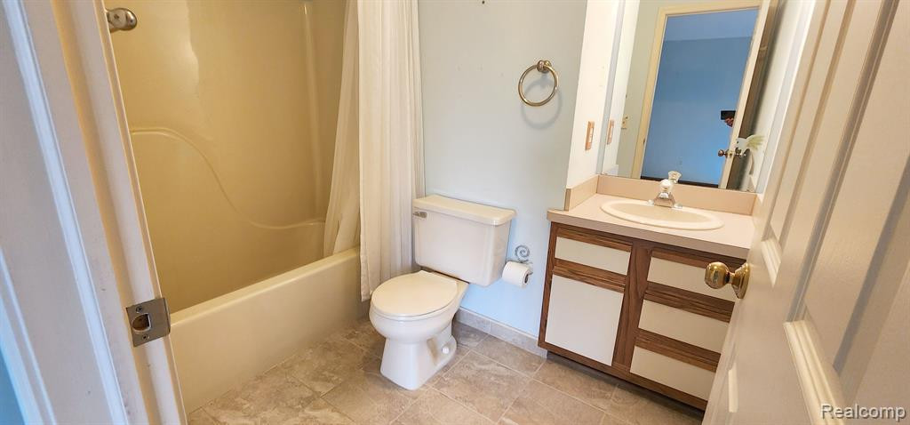 260 WIND WAY Drive, Walled Lake, MI 48390 — Photo 13