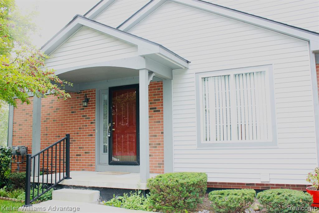 462 WINWOOD Circle, Walled Lake, MI 48390 — front exterior