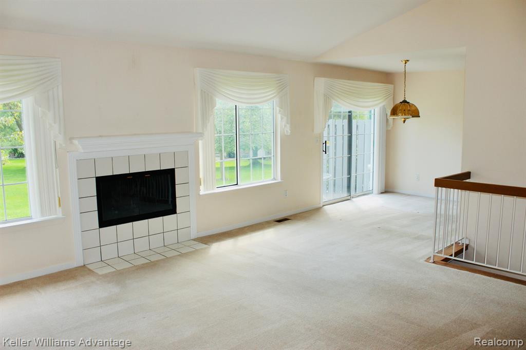 462 WINWOOD Circle, Walled Lake, MI 48390 — Photo 3