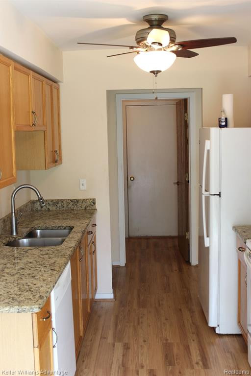 462 WINWOOD Circle, Walled Lake, MI 48390 — Photo 4
