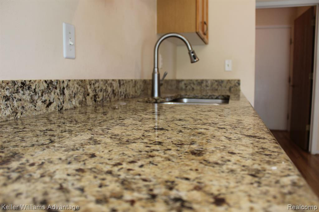462 WINWOOD Circle, Walled Lake, MI 48390 — Photo 5