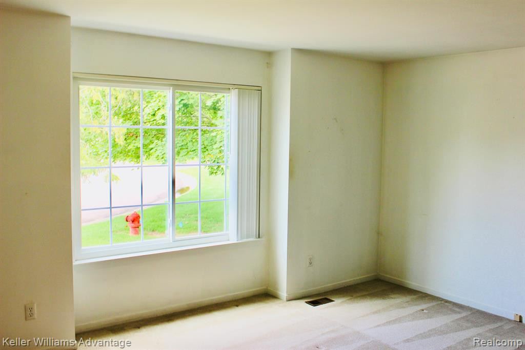 462 WINWOOD Circle, Walled Lake, MI 48390 — Photo 6