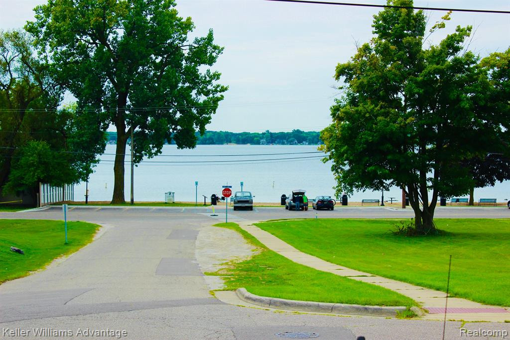 462 WINWOOD Circle, Walled Lake, MI 48390 — Photo 9