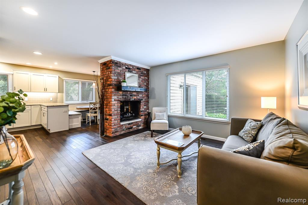 1032 Canterbury Street, Northville, MI 48167 — Photo 2