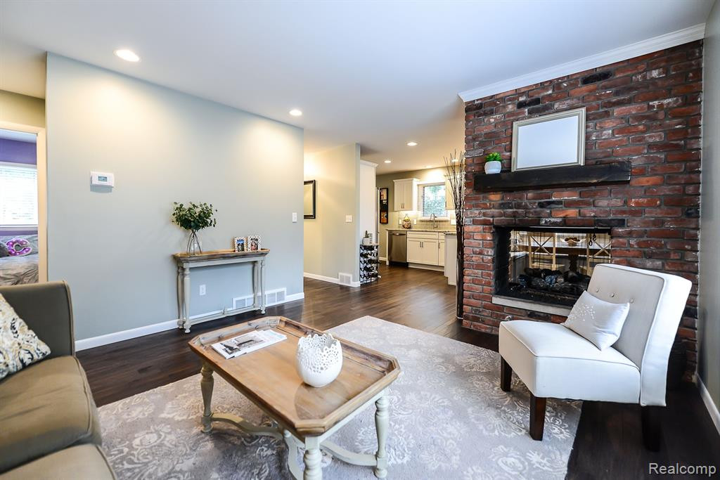 1032 Canterbury Street, Northville, MI 48167 — Photo 3