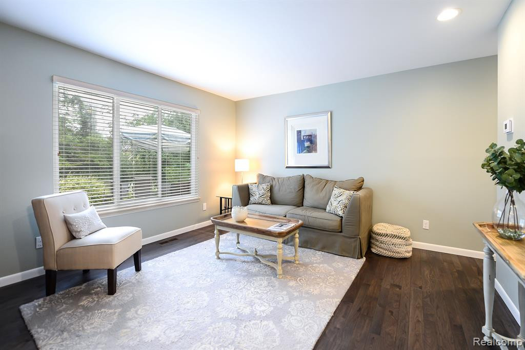 1032 Canterbury Street, Northville, MI 48167 — Photo 4