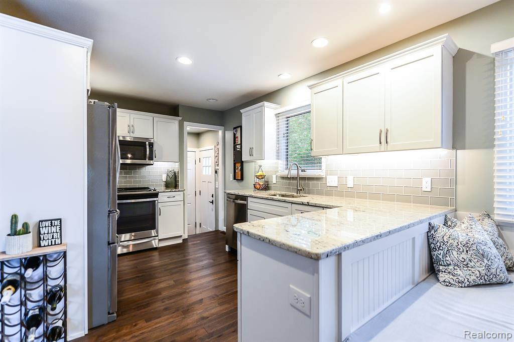 1032 Canterbury Street, Northville, MI 48167 — Photo 5