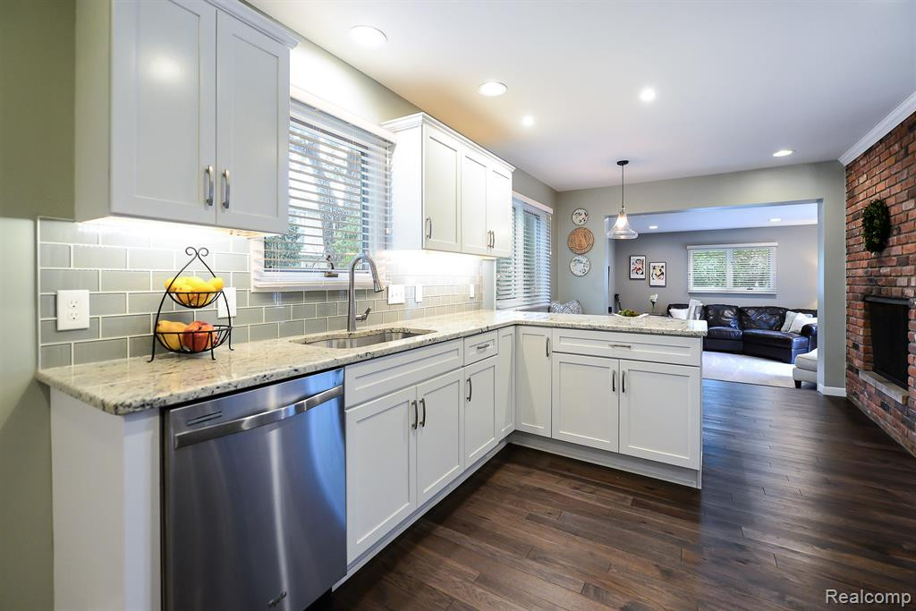 1032 Canterbury Street, Northville, MI 48167 — Photo 7