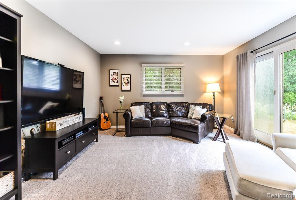 1032 Canterbury Street, Northville, MI 48167 — Photo 10
