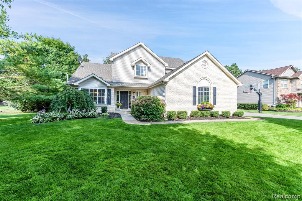 21015 GREENBRIAR Lane, South Lyon, MI 48178 — Photo 2
