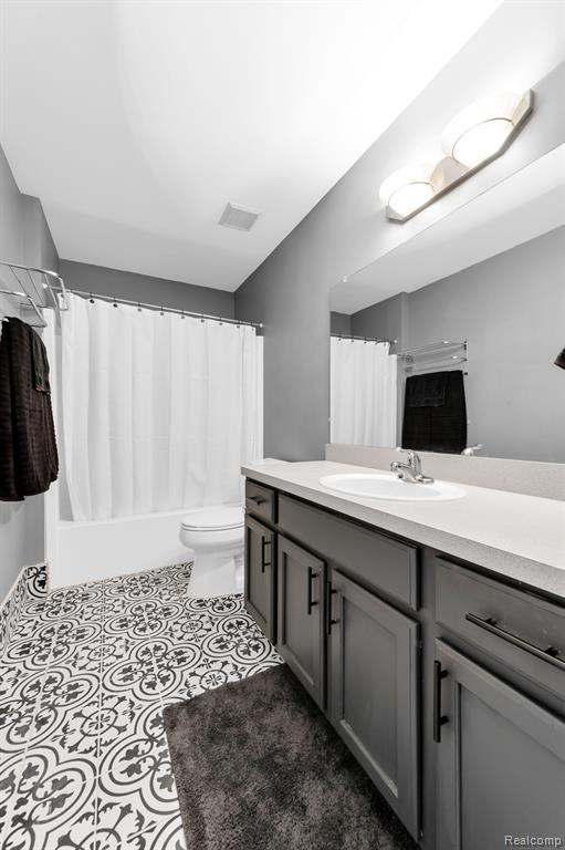 21015 GREENBRIAR Lane, South Lyon, MI 48178 — Photo 25